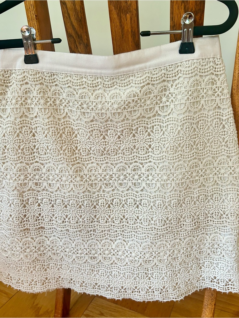 Club Monaco Women's White Lace Mini Skirt size 4 100% cotton fully lined